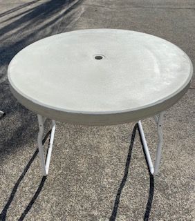 Hire Round Table 1.2m – Wooden tabletop – metal folding legs