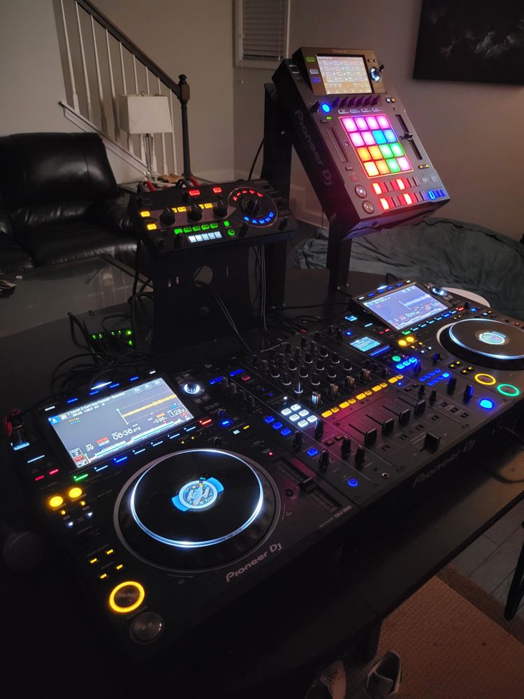 Hire CDJ & DJM Pioneer DJ Setup, hire DJ Decks, near Caloundra West