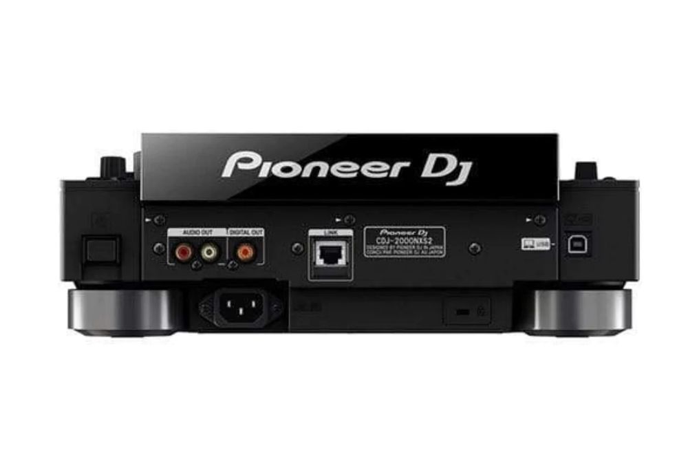 Hire Pioneer CDJs2000NXS2 NEXUS 2 CD/Media Player Controller, hire DJ Decks, near Beresfield image 1