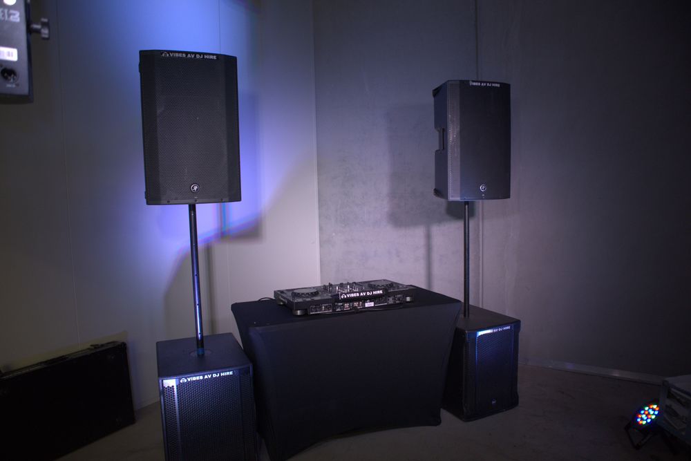 Hire 16 Channel Si Expression Rack with Dual ULXD Kit and Stagebox, hire DJ Decks, near Cheltenham image 1