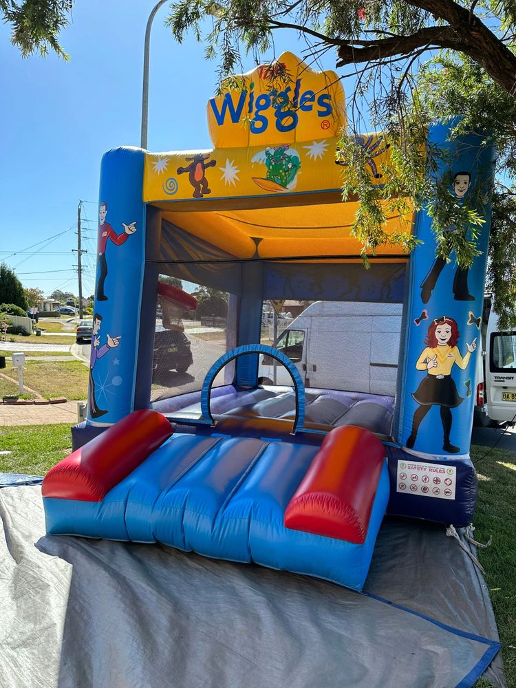 Hire Wiggles 4.5x4.5m with basketball hoop, hire Jumping Castles, near Doonside