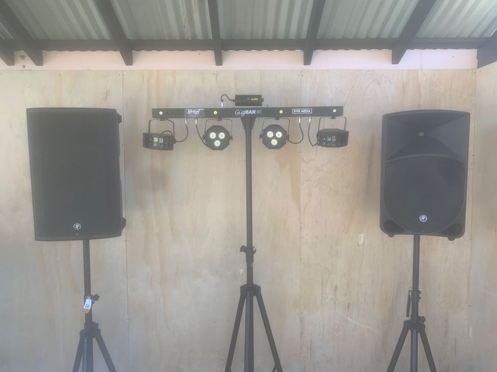 Hire 2 mackie thumps 15 inch 1300w, hire Speakers, near Emu Heights