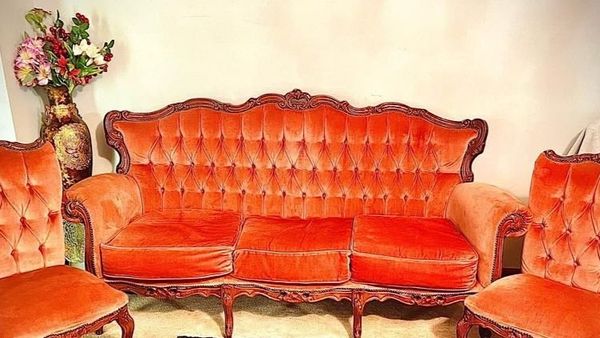 Hire Vintage sofa - pink