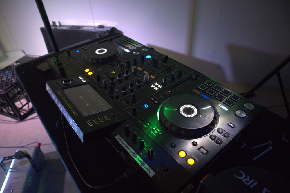 Hire QSC Touchmix 16 Audio Console, hire DJ Decks, near Cheltenham