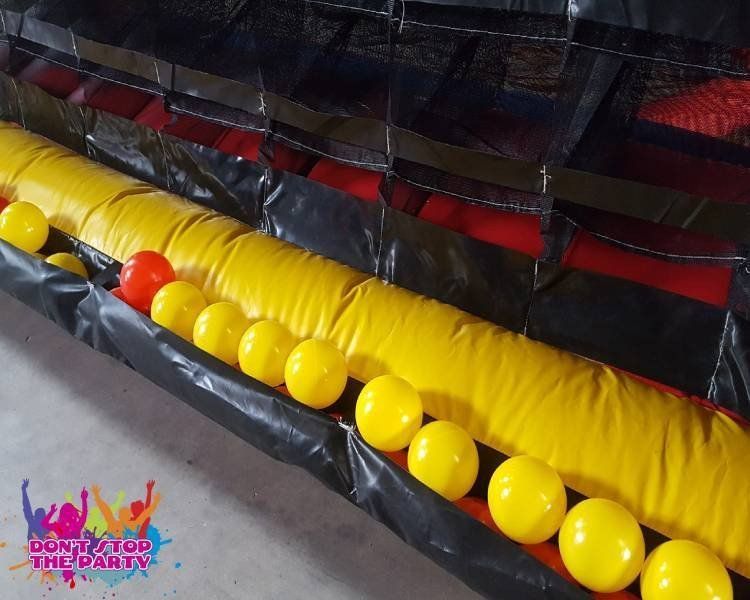 Hire Inflatable Connect Four, hire Jumping Castles, near Geebung