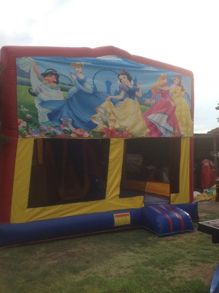 Hire SNOW WHITE JUMPING CASTLE WITH SLIDE, hire Jumping Castles, near Doonside