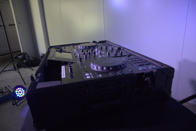 Hire Pioneer XDJ-XZ Professional All in one DJ System, hire DJ Decks, near Cheltenham image 1