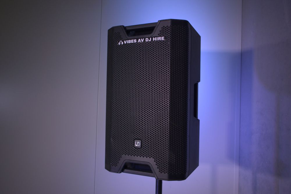 Hire QSC K8 Powered Speaker, hire Speakers, near Cheltenham