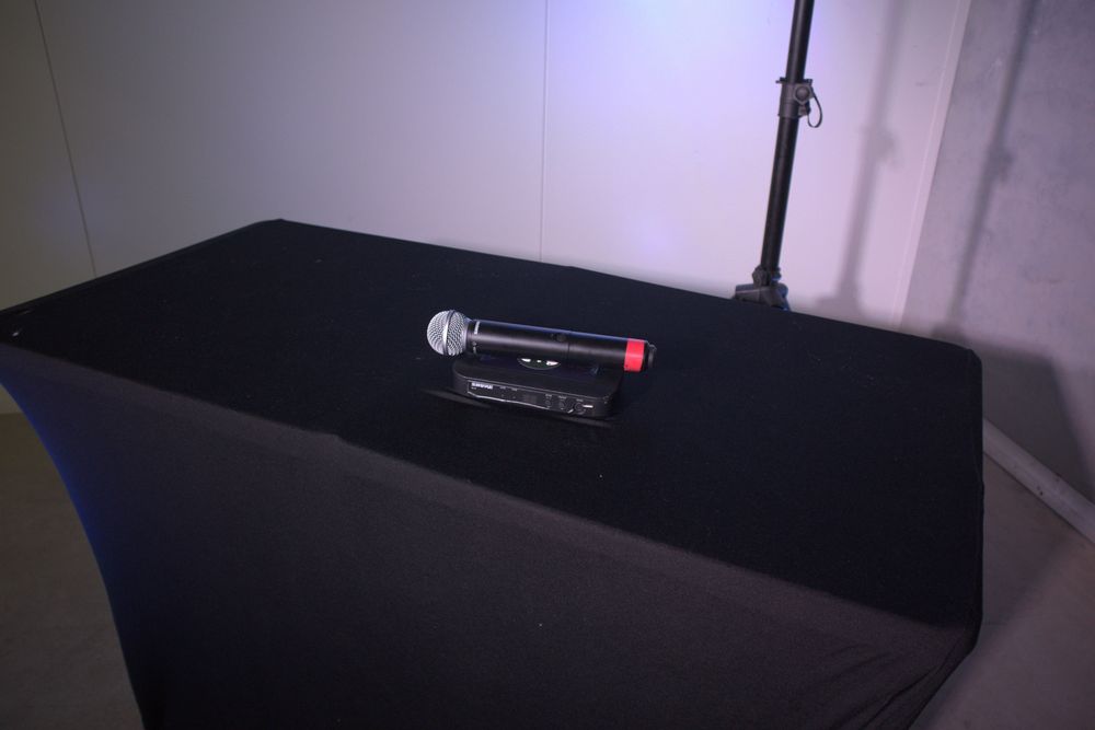 Hire Shure SLX4 Wireless Receiver, hire Microphones, near Cheltenham