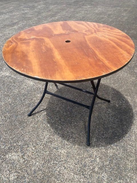 Hire Round Table 1.5m – Wooden tabletop – metal folding legs, hire Tables, near Underwood