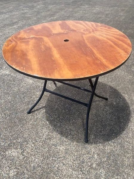 Hire Round Table 1.5m – Wooden tabletop – metal folding legs
